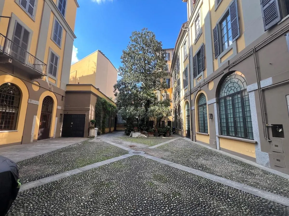 Comfortable And Quiet Sant'Ambrogio Apartment Milano